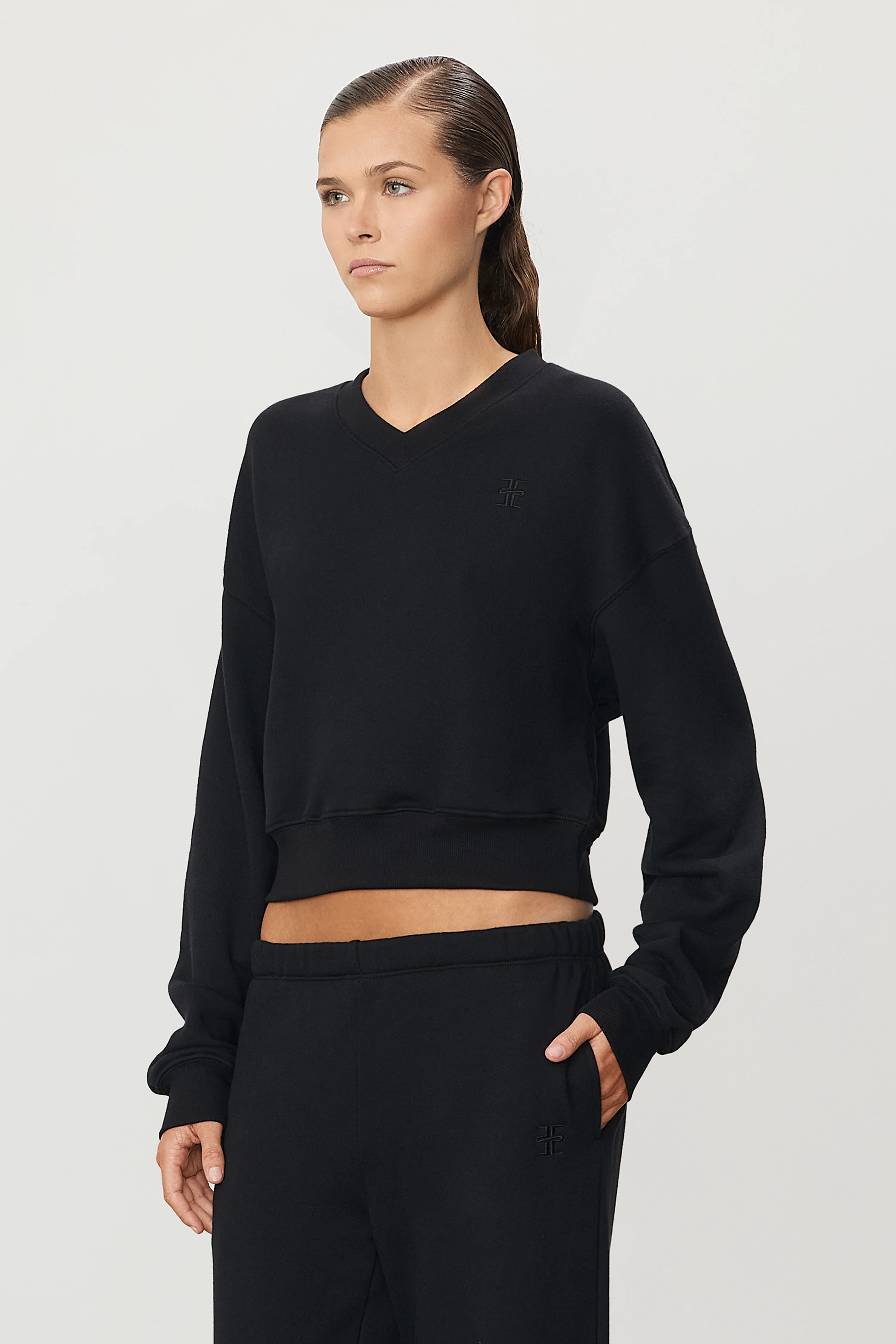 CROPPED V-NECK SWEATSHIRT - Image 3