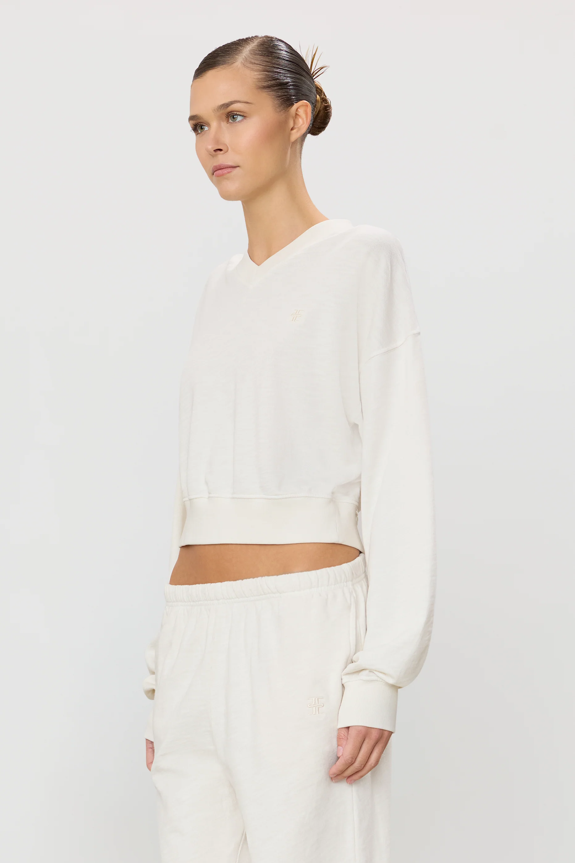 CROPPED V-NECK SWEATSHIRT - Image 3