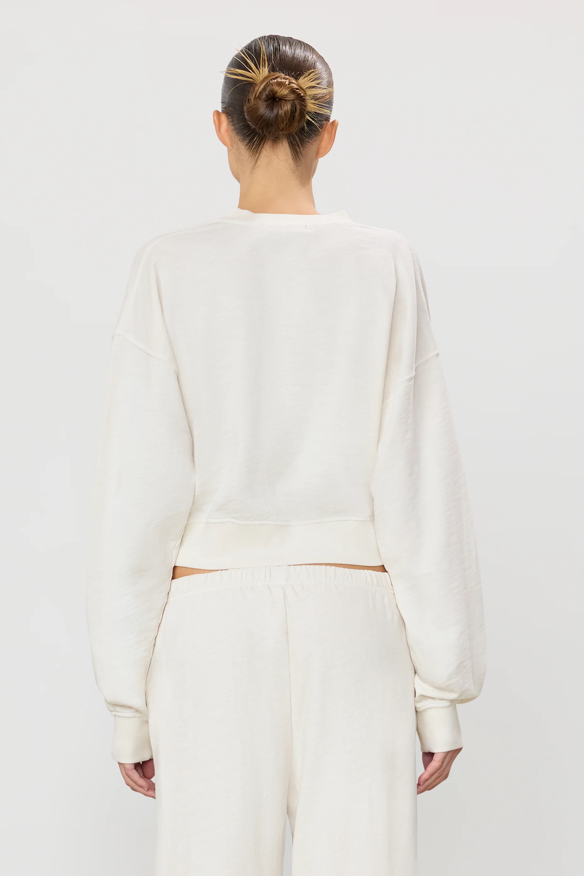 CROPPED V-NECK SWEATSHIRT - Image 4