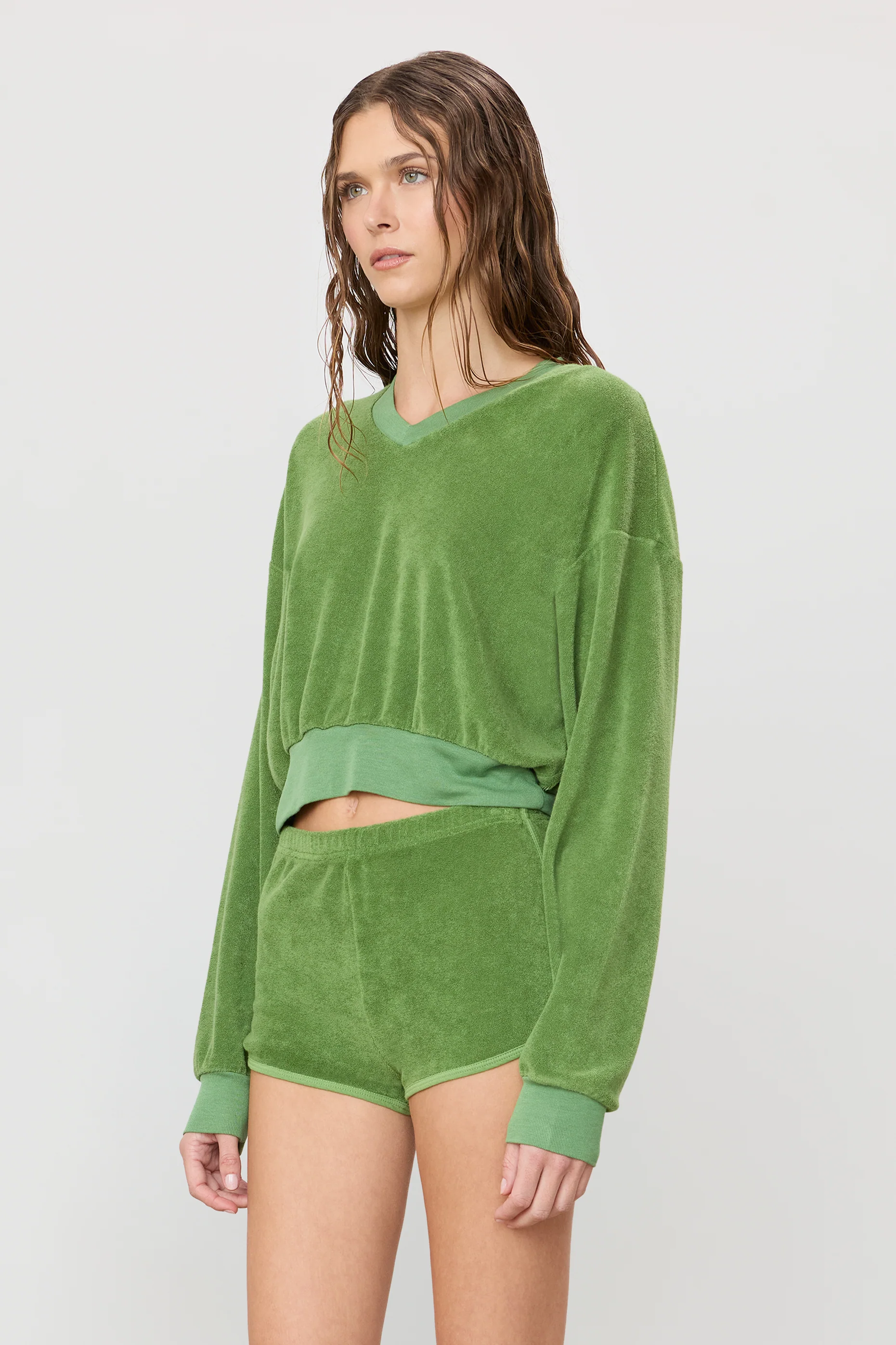 CROPPED V-NECK SWEATSHIRT - Image 3