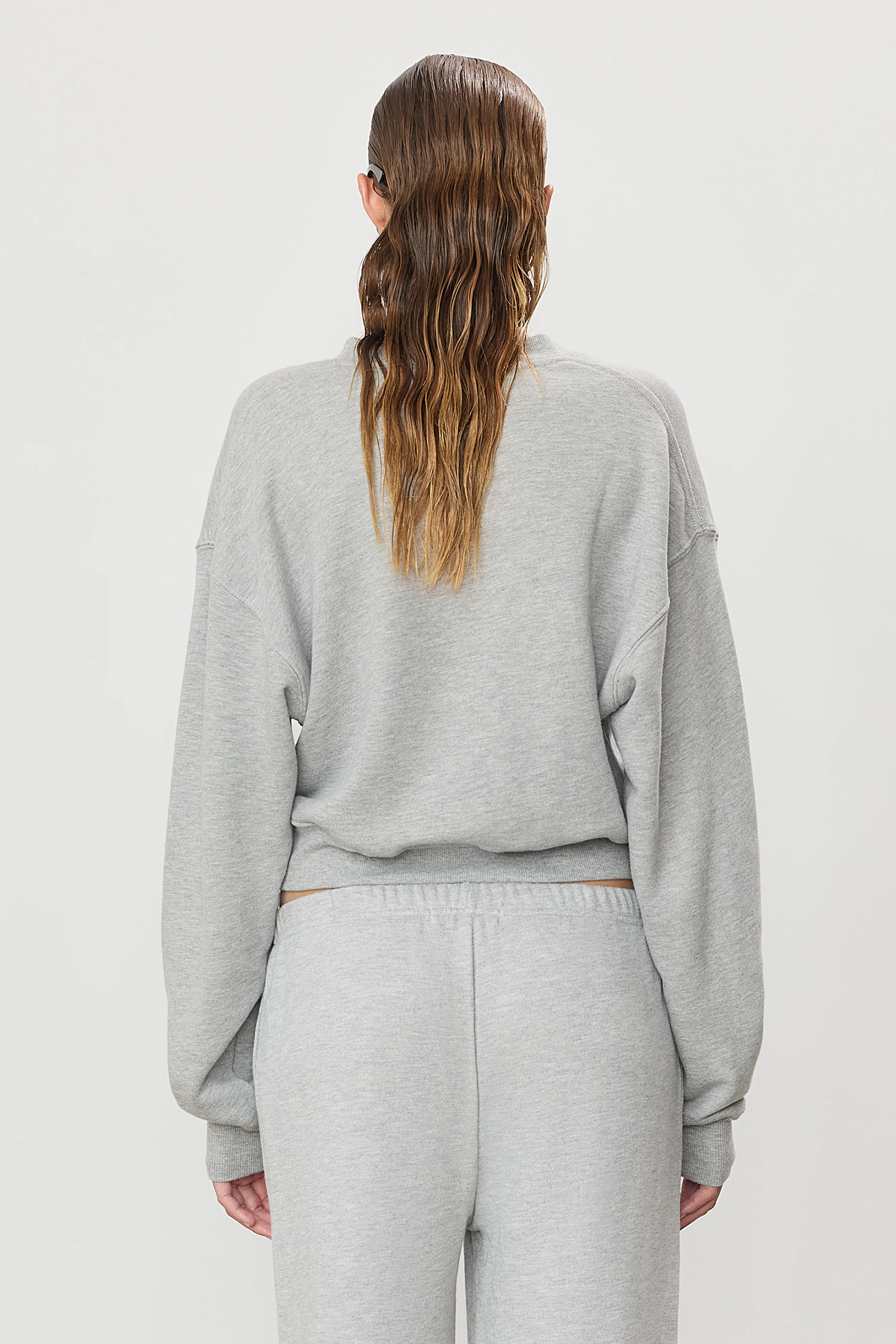 CROPPED V-NECK SWEATSHIRT - Image 4