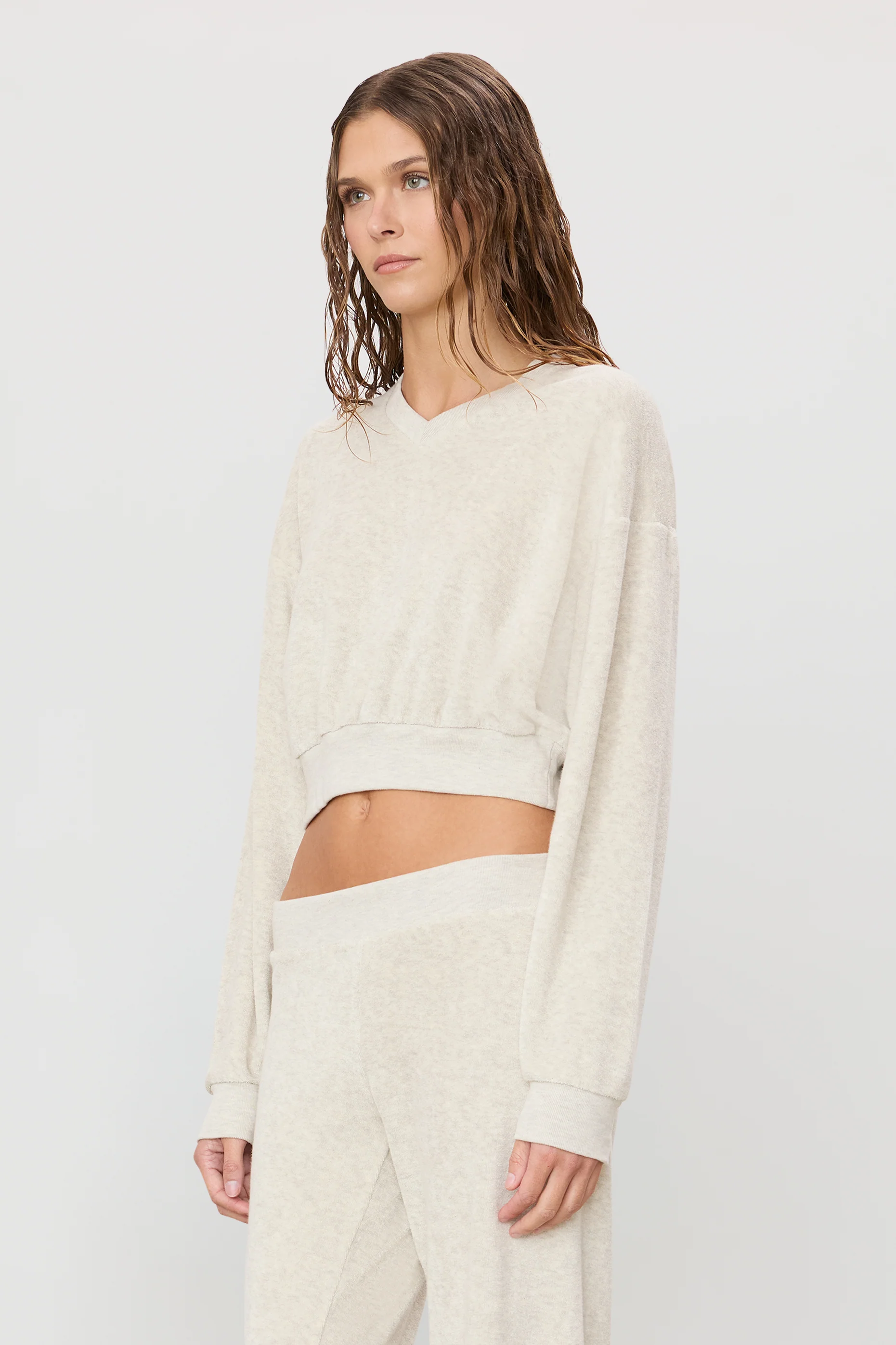 CROPPED V-NECK SWEATSHIRT - Image 3