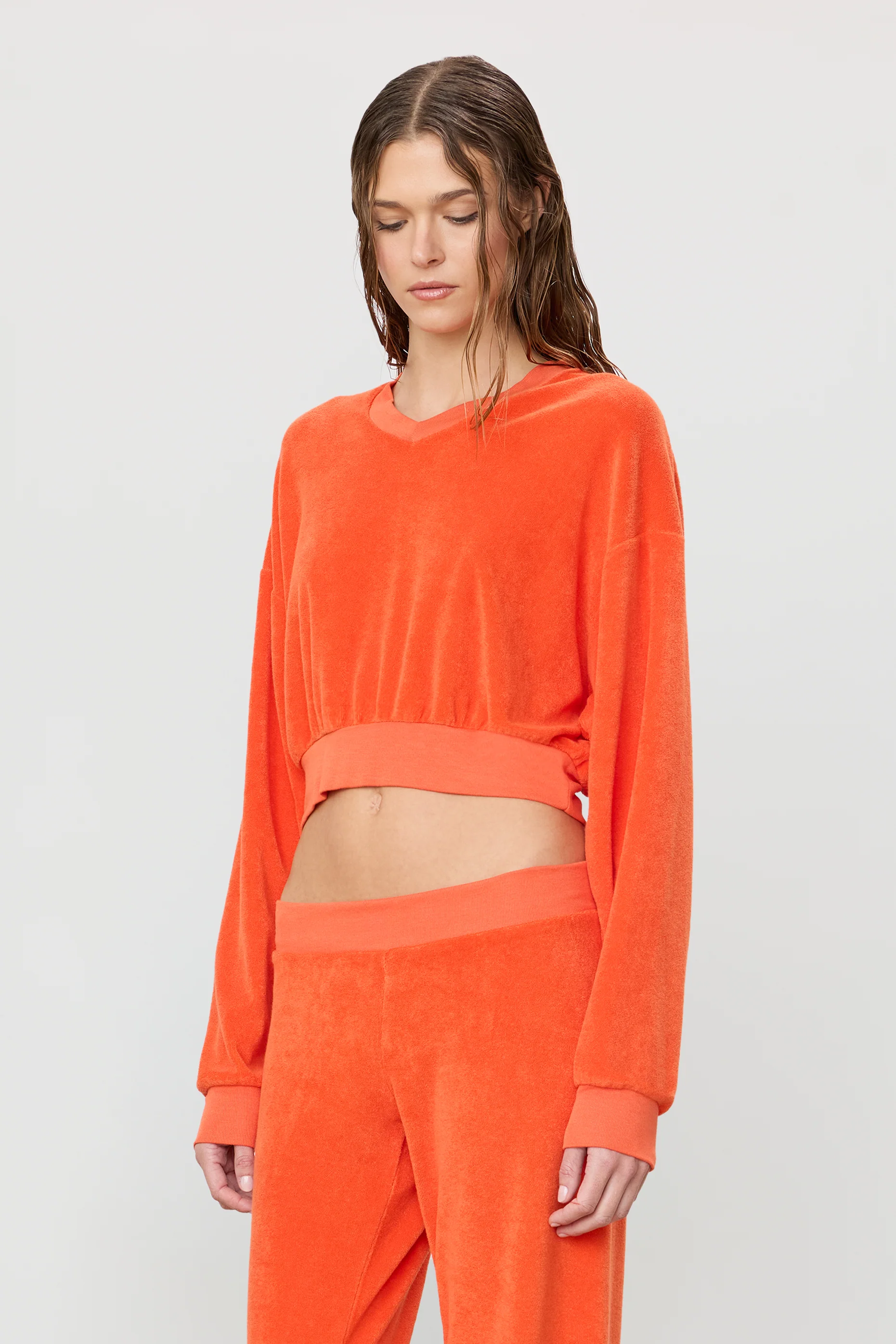 CROPPED V-NECK SWEATSHIRT - Image 3