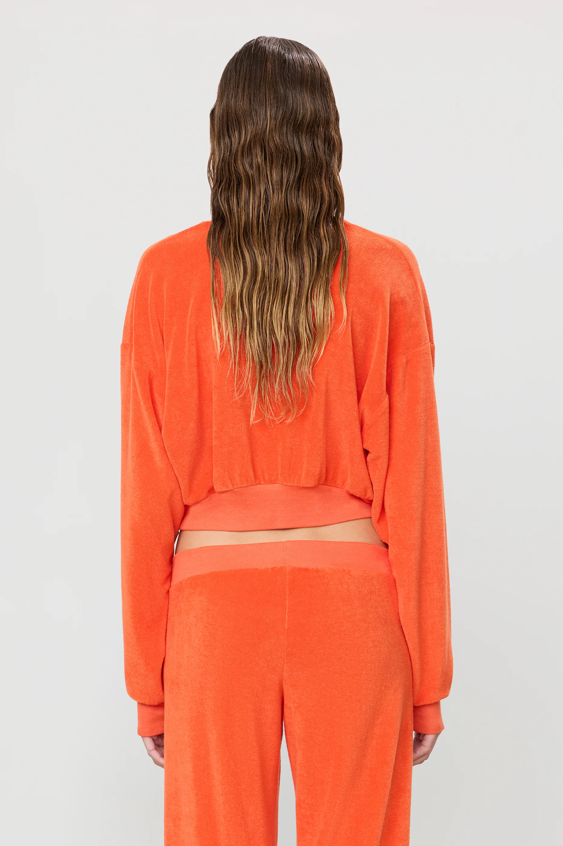 CROPPED V-NECK SWEATSHIRT - Image 4