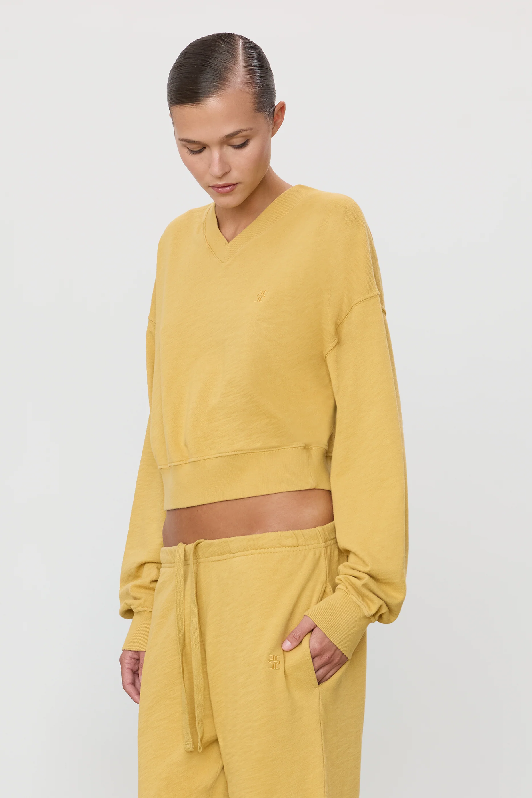 CROPPED V-NECK SWEATSHIRT - Image 3