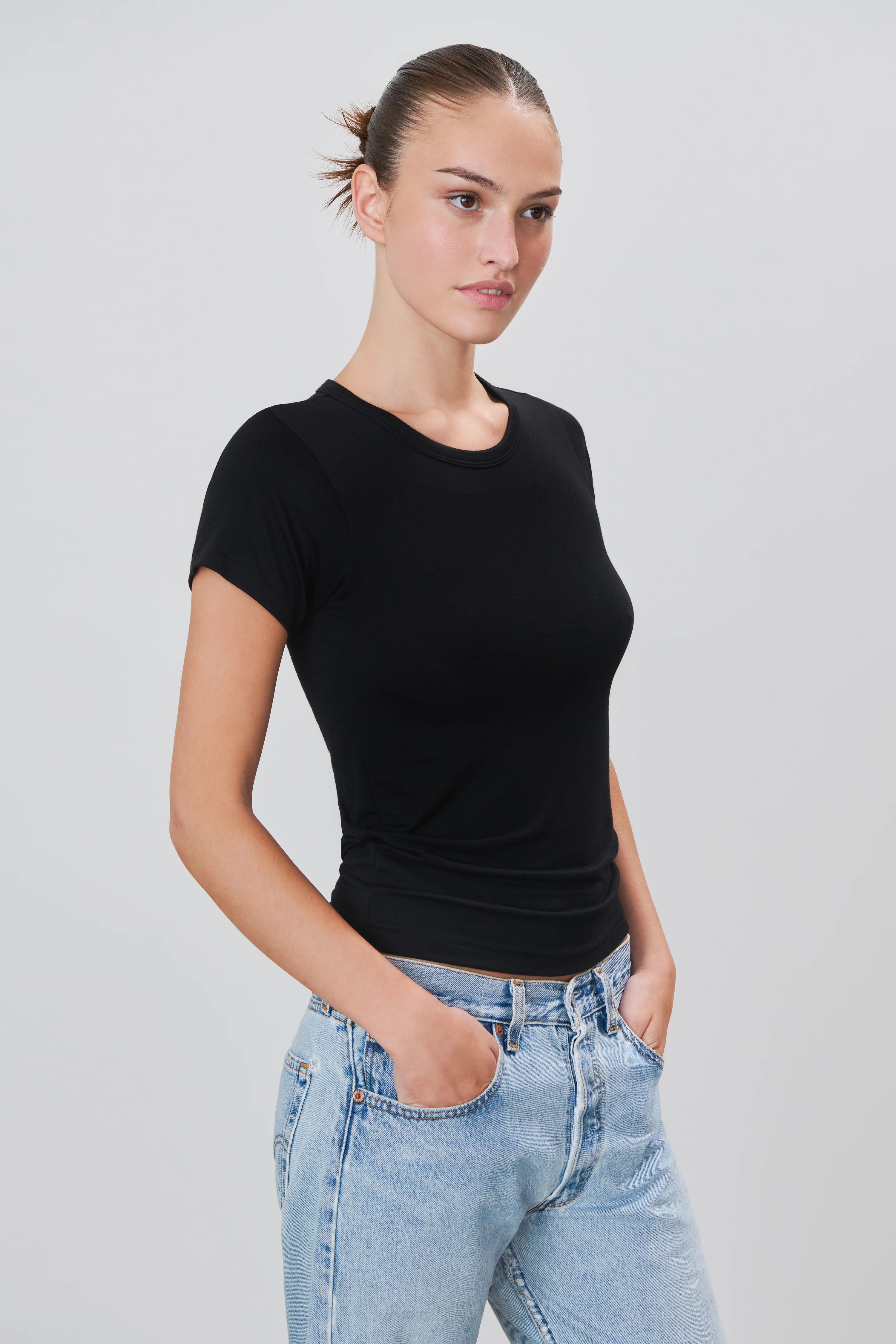 FITTED CREWNECK SHORT SLEEVE T-SHIRT - Image 3